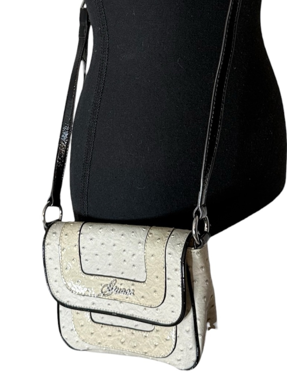 GUESS Cream Ostrich Crossbody Bag Black Trim Adjustable Strap Snap Closure Y2K